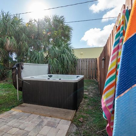 Heart Of The Waves - 3Br & 2Ba Beach Retreat - New Hot Tub - Outside Patio With Grill & Seating, Steps To Fun! Melbourne Exterior foto