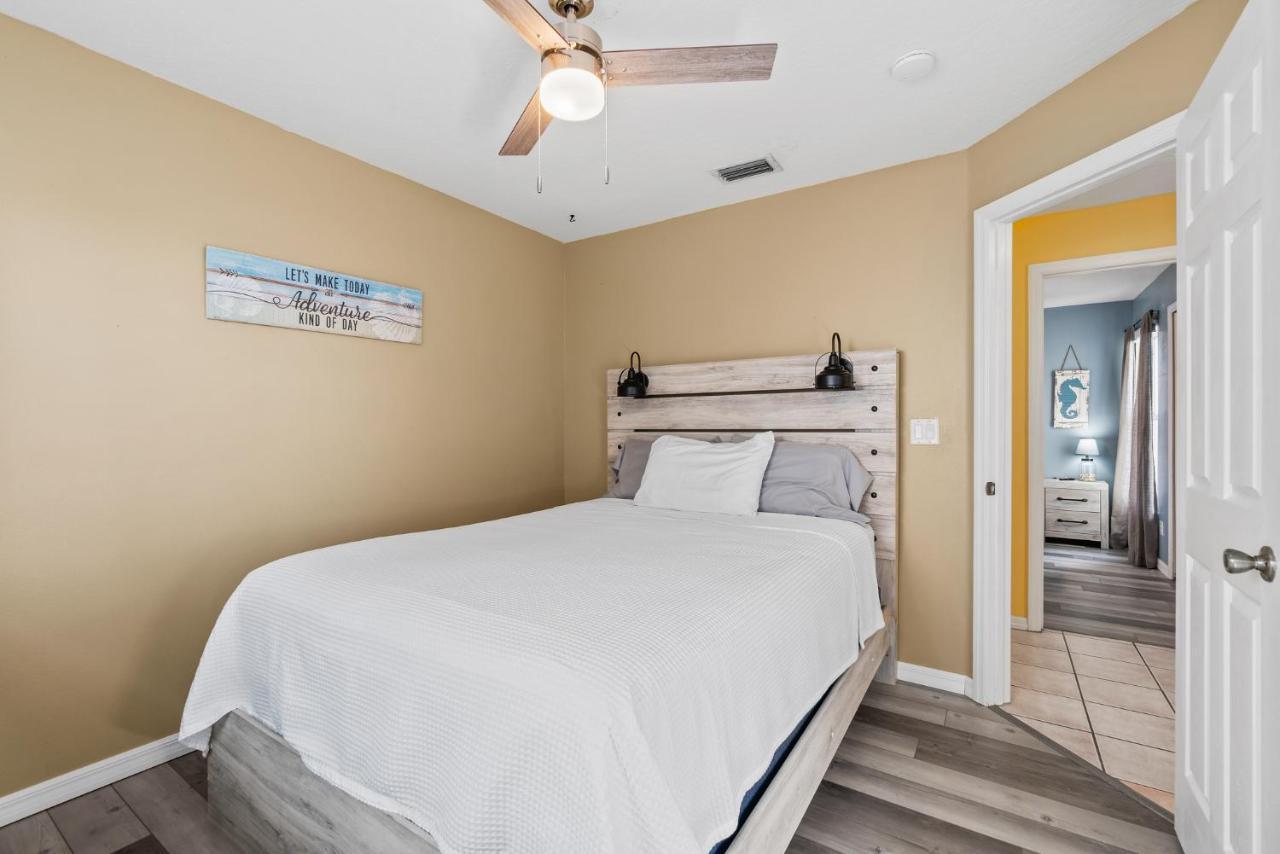 Heart Of The Waves - 3Br & 2Ba Beach Retreat - New Hot Tub - Outside Patio With Grill & Seating, Steps To Fun! Melbourne Exterior foto