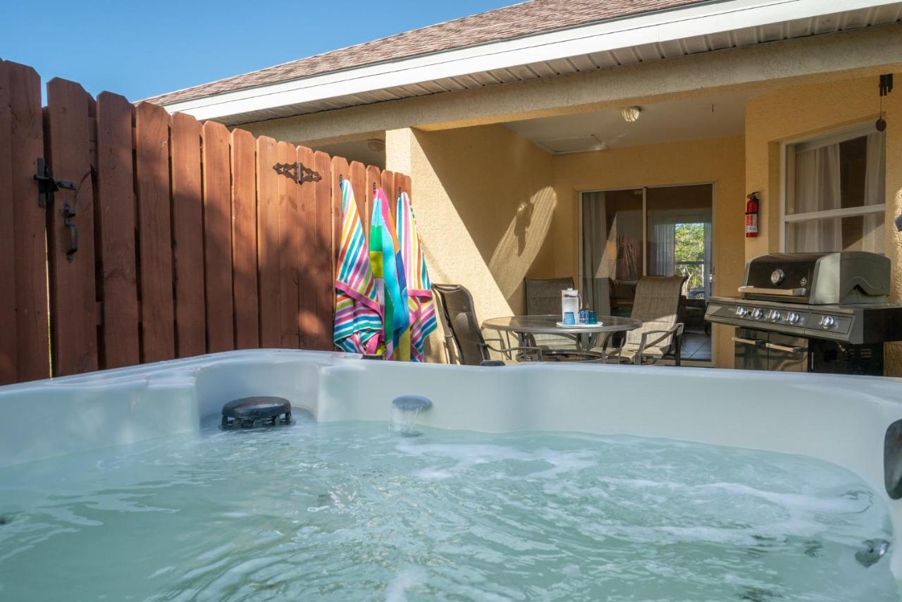 Heart Of The Waves - 3Br & 2Ba Beach Retreat - New Hot Tub - Outside Patio With Grill & Seating, Steps To Fun! Melbourne Exterior foto