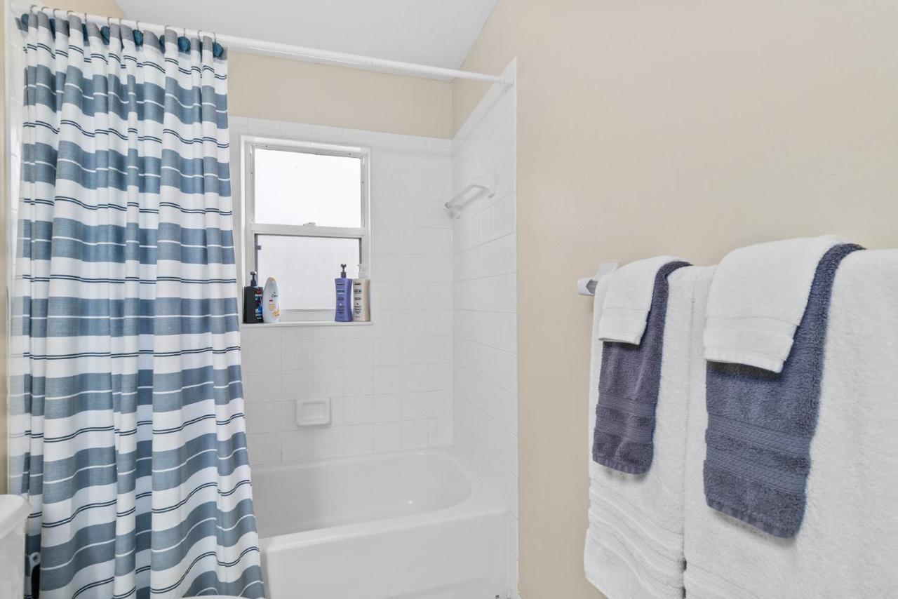 Heart Of The Waves - 3Br & 2Ba Beach Retreat - New Hot Tub - Outside Patio With Grill & Seating, Steps To Fun! Melbourne Exterior foto