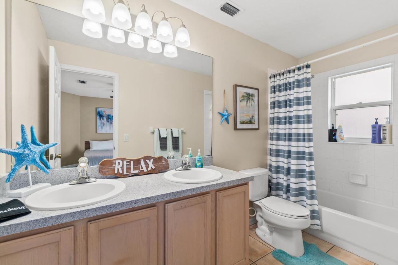 Heart Of The Waves - 3Br & 2Ba Beach Retreat - New Hot Tub - Outside Patio With Grill & Seating, Steps To Fun! Melbourne Exterior foto
