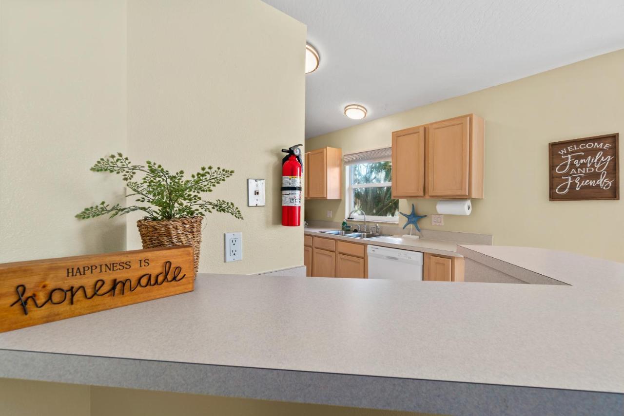 Heart Of The Waves - 3Br & 2Ba Beach Retreat - New Hot Tub - Outside Patio With Grill & Seating, Steps To Fun! Melbourne Exterior foto